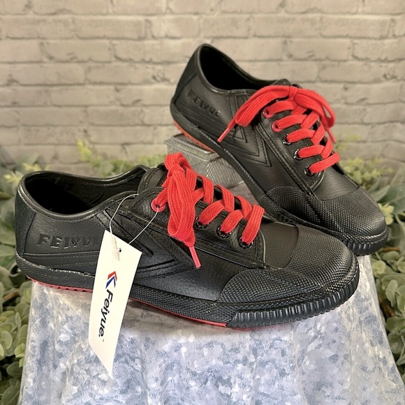 FEIYUE X STAPLE 1920 Black Leather Low Top Full Color Pigeon Sneakers WMS 9🖤NWT - Picture 1 of 12